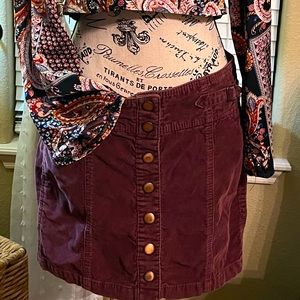 GAP  Maroon Corduroy -Snap down the front -miniskirt size 6